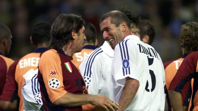 Zinedine Zidane (kanan)   (AFP/Christophe Simon)