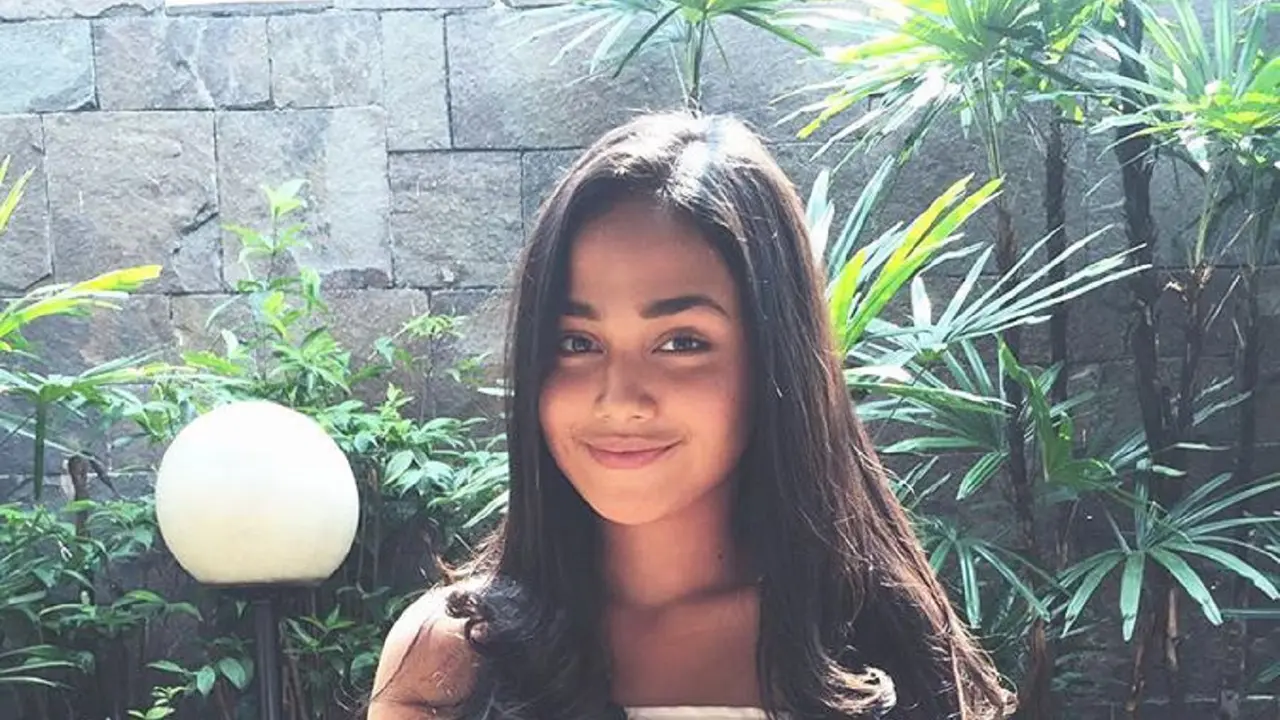 Syifa Hadju masuk dalam nominasi Intotainment Awards 2017. (Instagram/syfahadjureal)