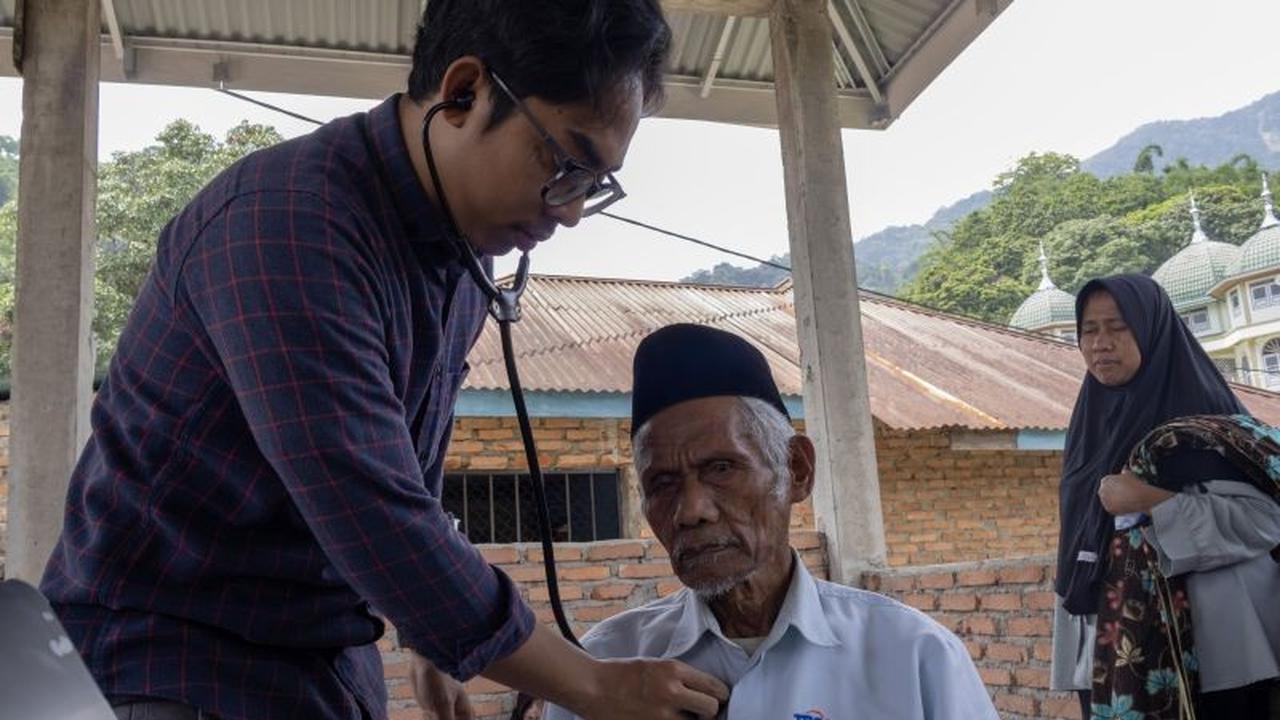 Warga Tanah Datar Antusias Ikuti Cek Kesehatan Gratis Protelindo Pasca Bencana
