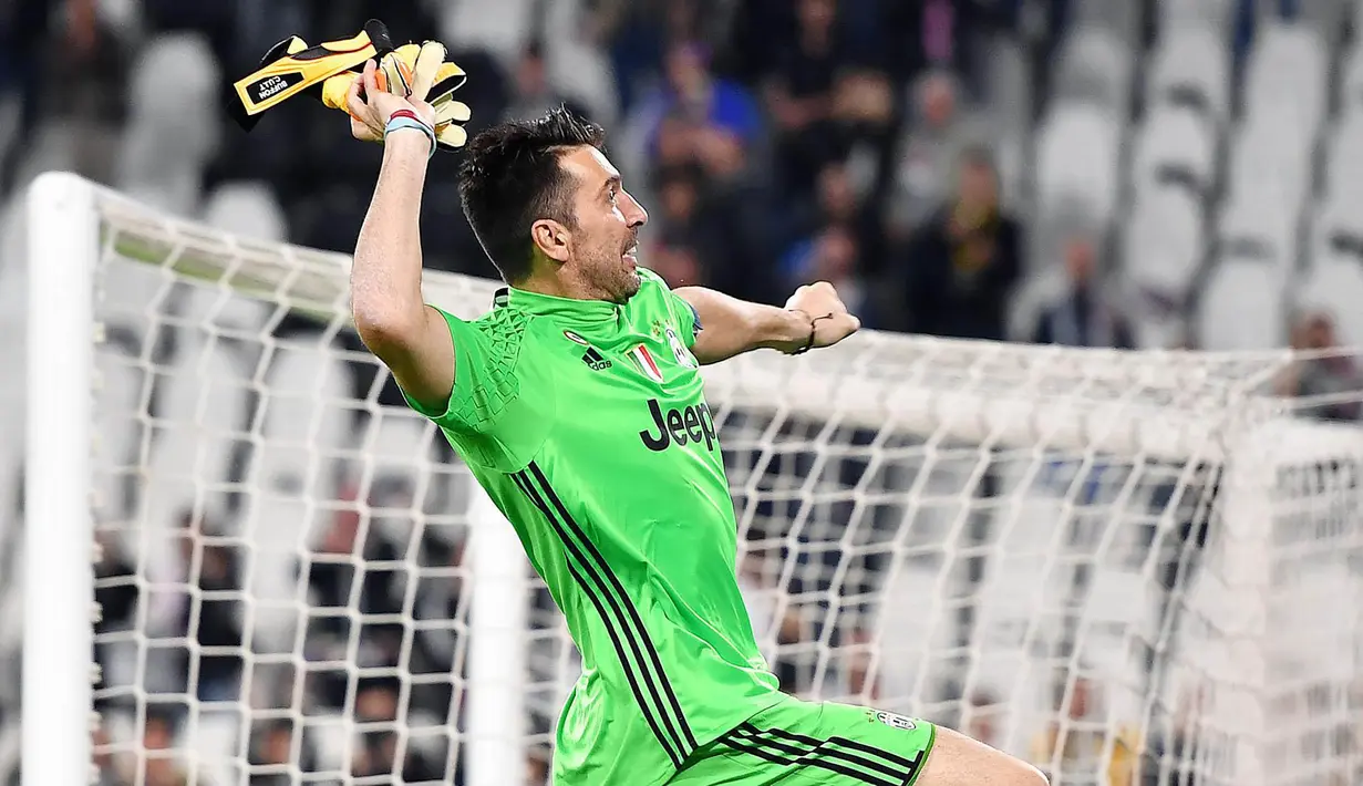 Kiper gaek Italia itu memutuskan kembali ke klub lamanya setelah 20 tahun berpisah dan rela bermain di Serie B musim depan. (EPA/Alessandro Di Marco)