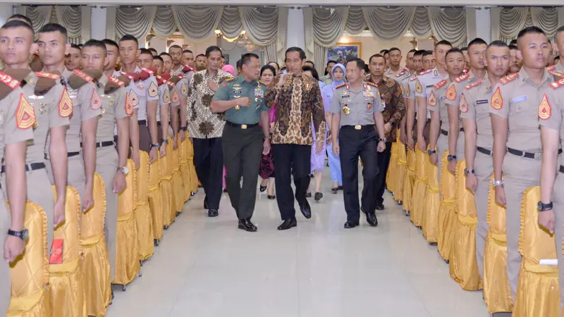 Jokowi Perwira TNI Polri