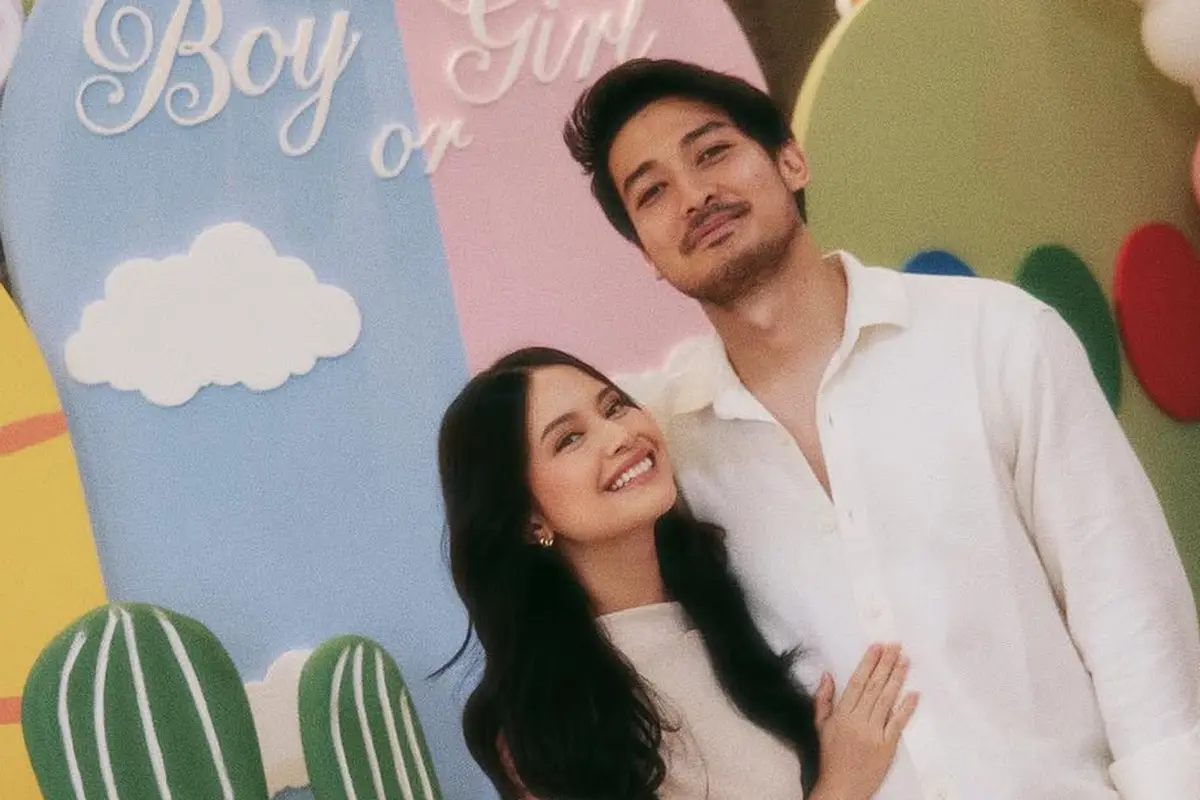 Hanggini Saat Gender Reveal Bertema Toy Story bersama sang suami. [@hanggini]
