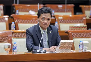 "Pimpinan dan anggota Komisi III yang saya hormati, perlu kami sampaikan bahwa pimpinan DPR RI telah menerima surat dari pimpinan Fraksi Partai Gerindra Nomor A787 Fraksi Gerindra DPR RI tanggal 3 Juli 2023. Perihal penyampaian penggantian Wakil Ketua Komisi III DPR RI dari Fraksi Partai Gerindra," kata Dasco. (Liputan6.com/Faizal Fanani)