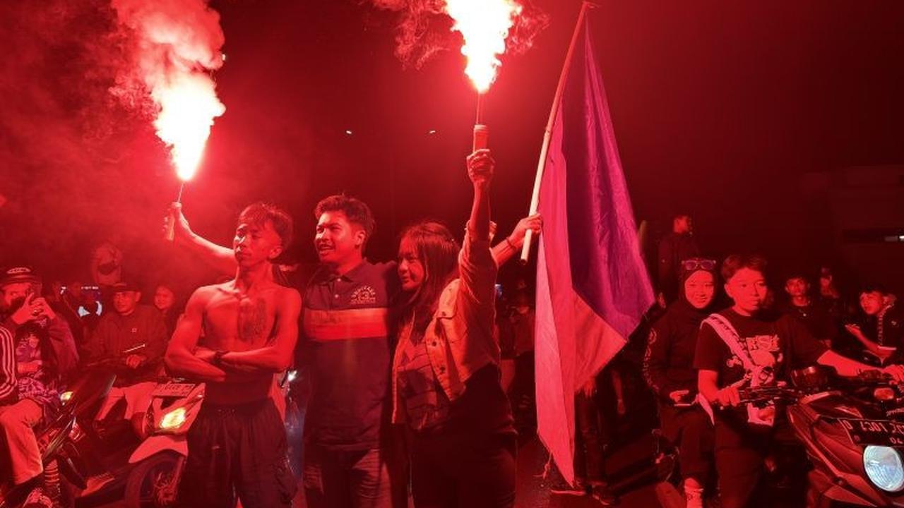 Kemenangan Persib Bandung: Bobotoh Padati Flyover Pasupati Rayakan Hattrick Juara Liga