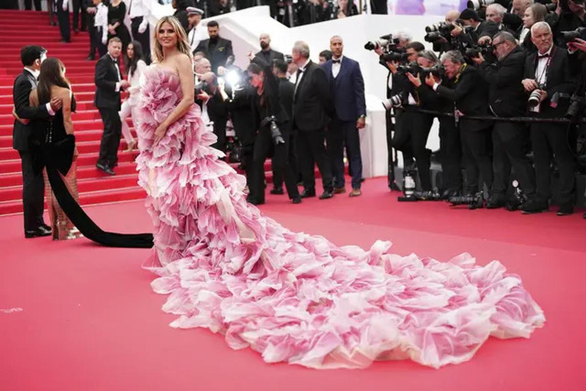 6 Potret Artis Dunia di Festival Film Cannes Usai Dilarang Umbar Aurat di Karpet Merah, Termasuk Bella Hadid