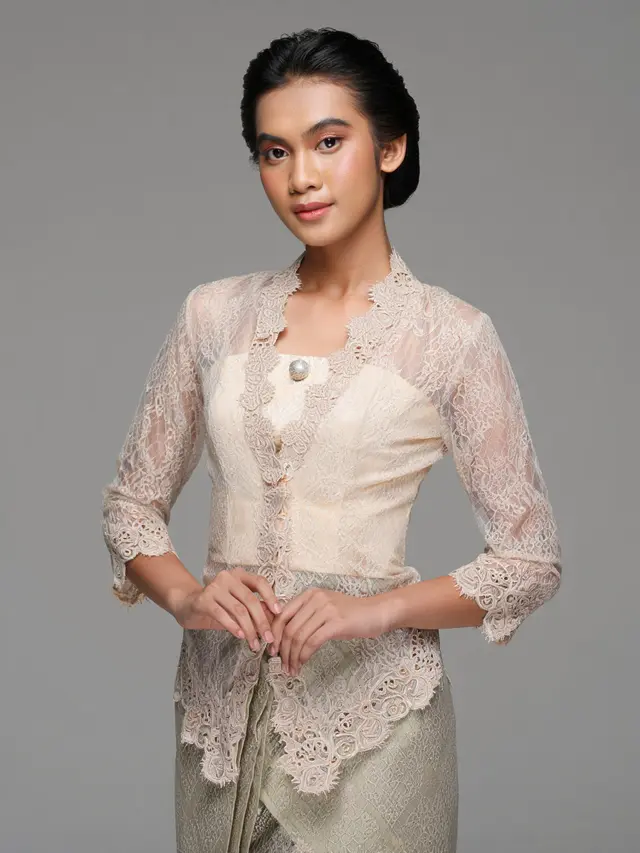 Model Kebaya Brokat Lengan 3/4