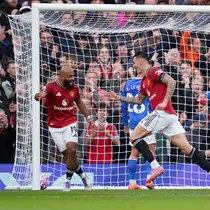 Benjamin Sesko dan Bryan Mbeumo merayakan gol kedua Manchester United dalam pertandingan Premier League melawan Sunderland di Stadion Old Trafford, Manchester, Inggris, Sabtu, 4 Oktober 2025. (Foto AP/Dave Thompson)