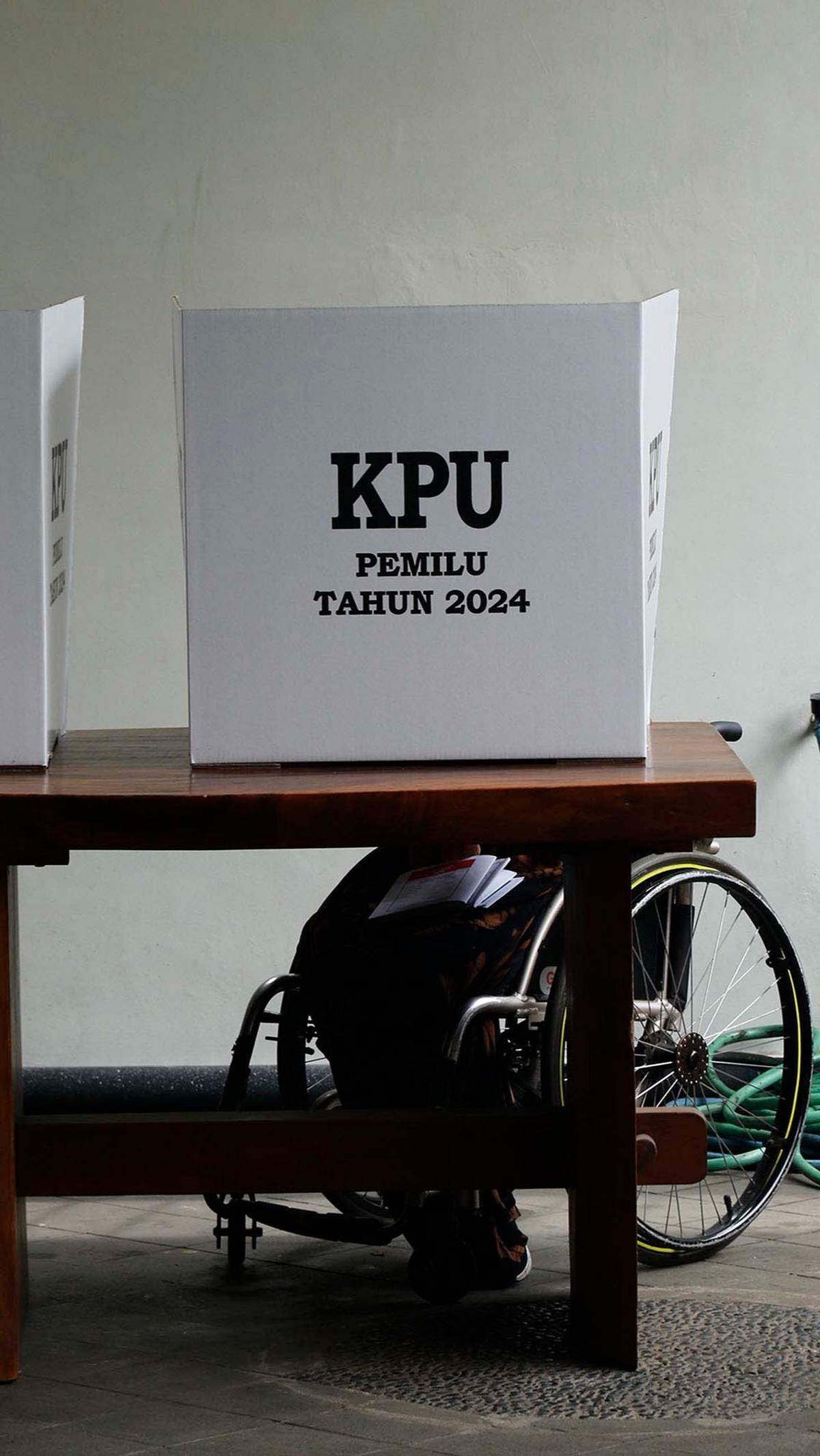 Namun, ada juga yang datang dengan memakai kaki palsu atau kaki prostetik serta sepeda motor khusus roda tiga. Foto: Merdeka.com / Nanda F. Ibrahim