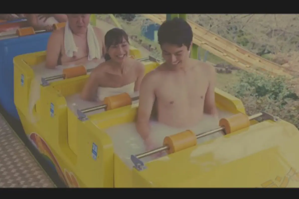 Wisata spa sambil naik rollercoaster di Spa-Musement di Beppu City, Japan
