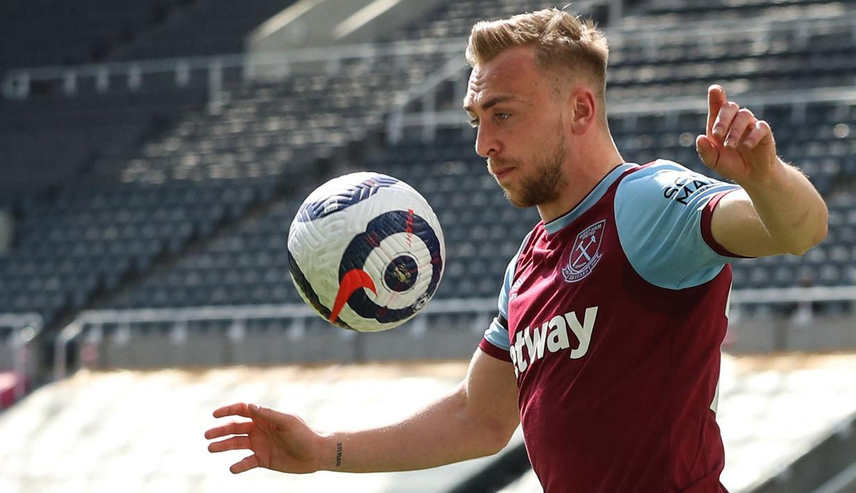 Penampilan gemilang West Ham United pada musim ini tak lepas dari penyerang mereka, Jarrod Bowen. Ia telah bertransformasi sebagai striker yang berbahaya dan tak kenal lelah. Pemain asal Inggris tersebut telah mengoleksi 9 gol dan 10 asis dalam 30 penampilannya. (AFP/Dave Rogers)