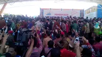 Muktamar Muhammadiyah dibuka meriah Ketua Umum PP Muhammadiyah, Din Syamsuddin. Turut Hadir di acara tersebut, Presiden RI, Joko Widodo 