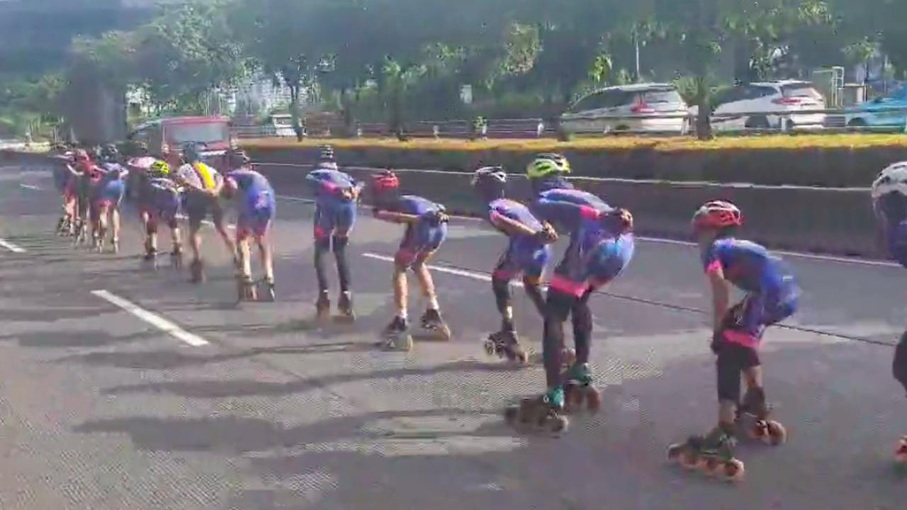 Viral video rombongan sepatu roda di tengah Jalan Gatot Subroto, Jakarta. (@@pativ7)