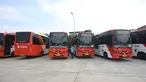 Deretan armada bus Minitrans yang terparkir di kantor TransJakarta, Cawang, Jakarta, Selasa (17/10). PT TransJakarta menghadirkan dua bus angkutan umum yakni Minitrans dan Metrotrans. (Liputan6.com/Immanuel Antonius)