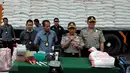 Polda Metro Jaya menggelar konferensi pers terkait penggelapan gula, Jakarta, Rabu (24/6/2015). Polda Metro Jaya berhasil mengamankan 60 ton gula pasir dan tiga orang tersangka di kawasan Tangerang. (Liputan6.com/Johan Tallo)