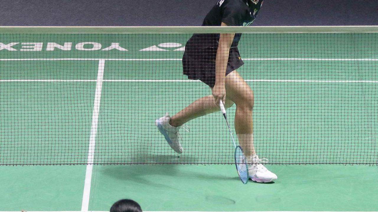 Pebulutangkis tunggal putri Indonesia, Gregoria Mariska Tunjung bertanding menghadapi kompatriotnya, Putri Kusuma Wardani pada babak 32 besar Indonesia Open 2024 di Istora Senayan, Jakarta, Selasa (4/6/2024). Gregoria berhasil memenangkan duel melawan Put