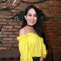 Berbeda dengan sekarang, kembali bebas main dalam sitkom untuk acara ramadan. Kartika mengaku kembali menemukan kenyamanan dirinya sebagai selebritas dalam berkarya dengan karakter Ovi yang ia perankan dalam sitkom Angry Boss. (Nurwahyunan/Bintang.com)