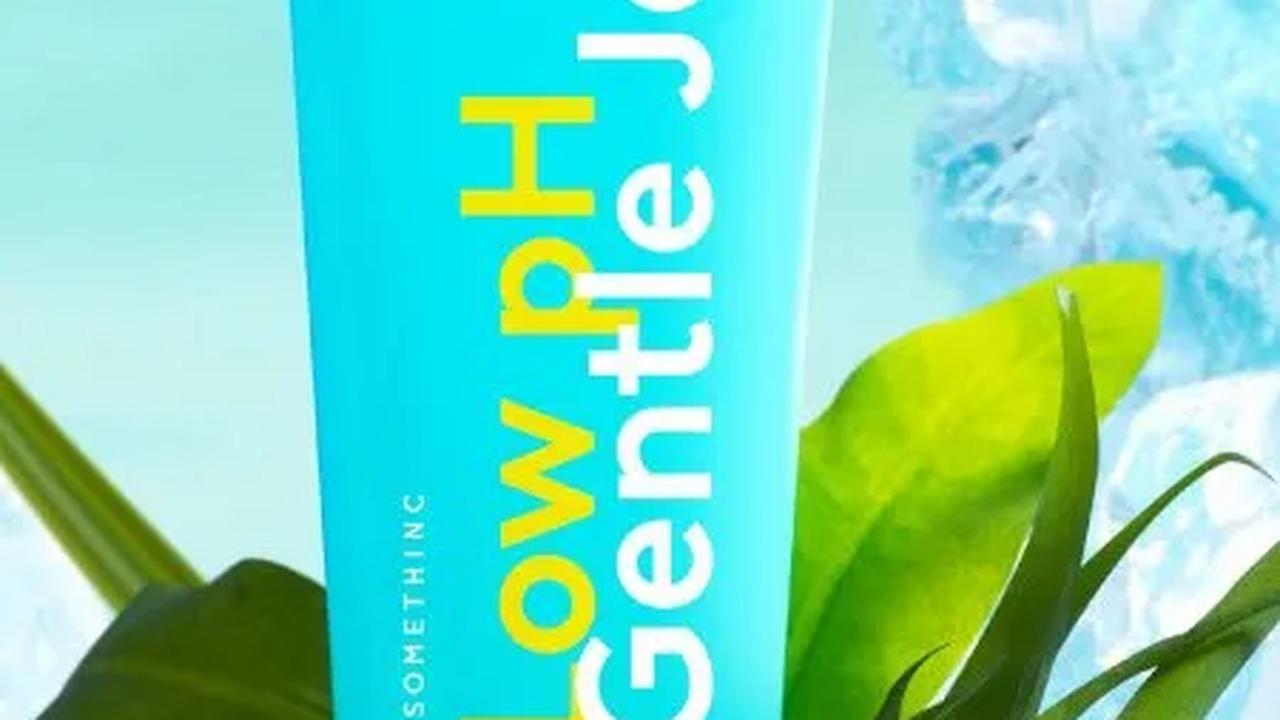 2. Somethinc Low pH Gentle Jelly Cleanser: Vegan Jelly untuk Kulit Sehat<br>