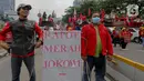 Massa buruh yang tergabung dalam Gerakan Buruh Bersama Rakyat (GEBRAK) menggelar demo di kawasan di Patung Kuda, Jakarta Pusat, Kamis (20/10/2022). Polisi melakukan sejumlah rekayasa lalu lintas imbas aksi demonstrasi yang digelar oleh massa buruh itu. (Liputan6.com/Faizal Fanani)