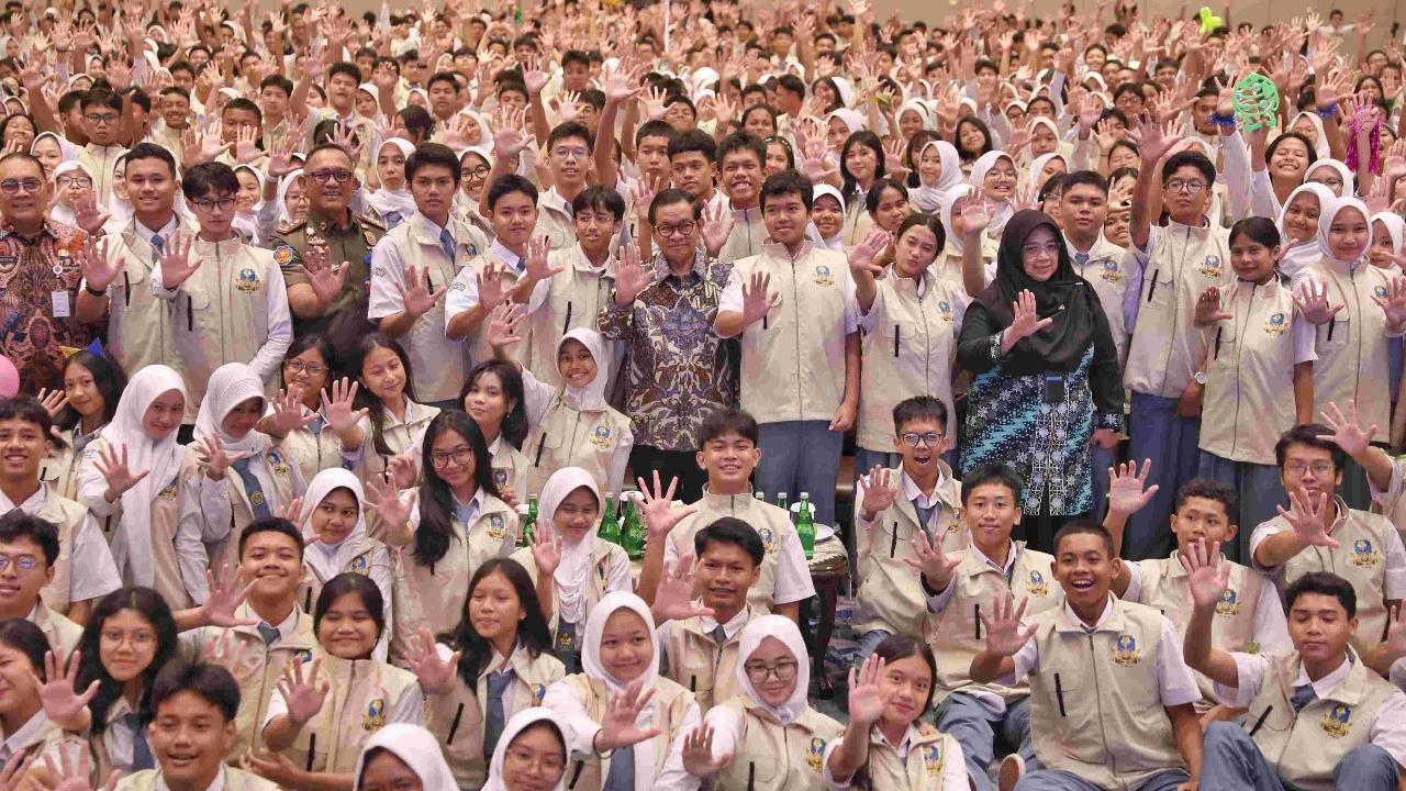 Pramono Kukuhkan 1.005 Pelajar Jakarta Jadi Duta Trantibum, Imbau Aktif Jaga Lingkungan