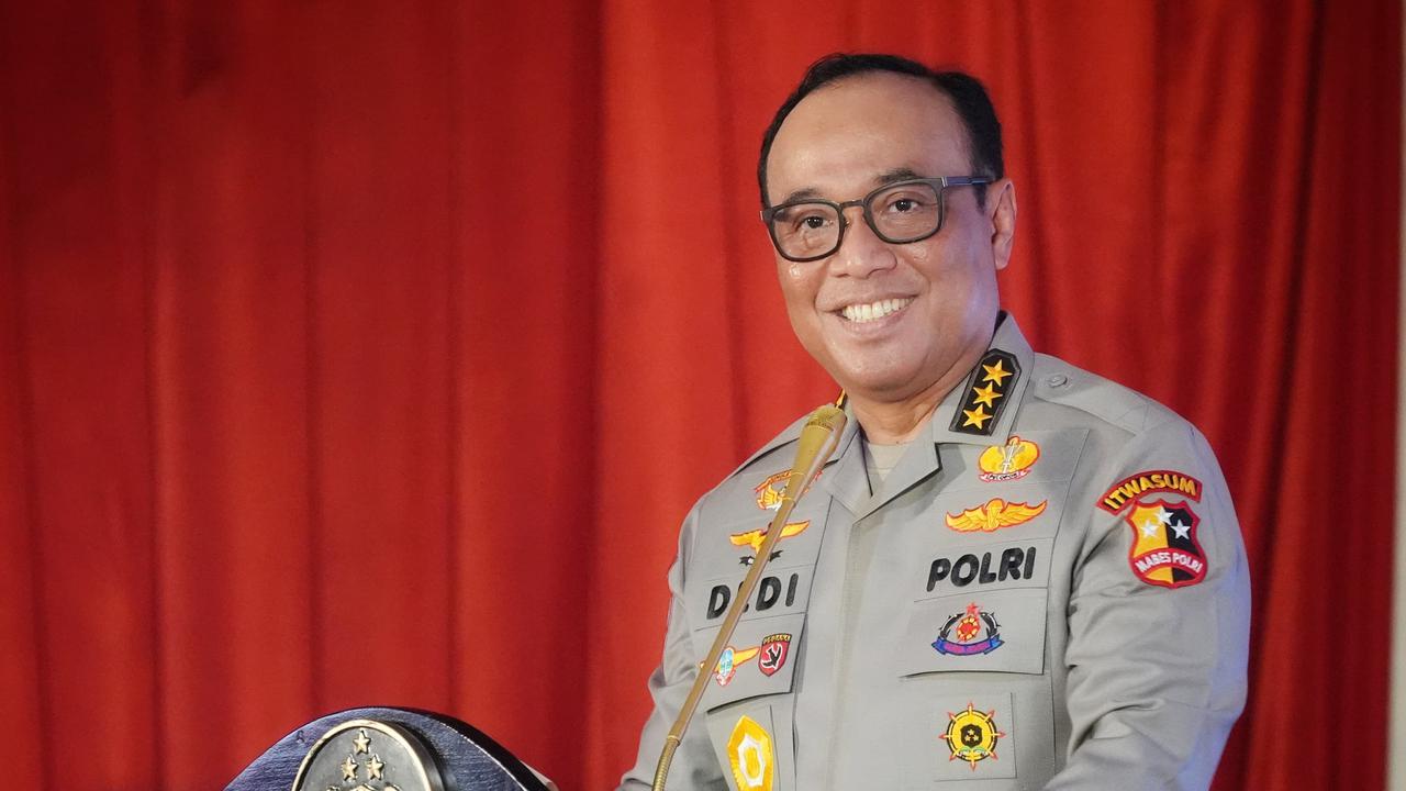VIDEO: Komjen Dedi Prasetyo, Wakapolri Bergelar Profesor Pemegang Rekor MURI Penulis Buku Terbanyak