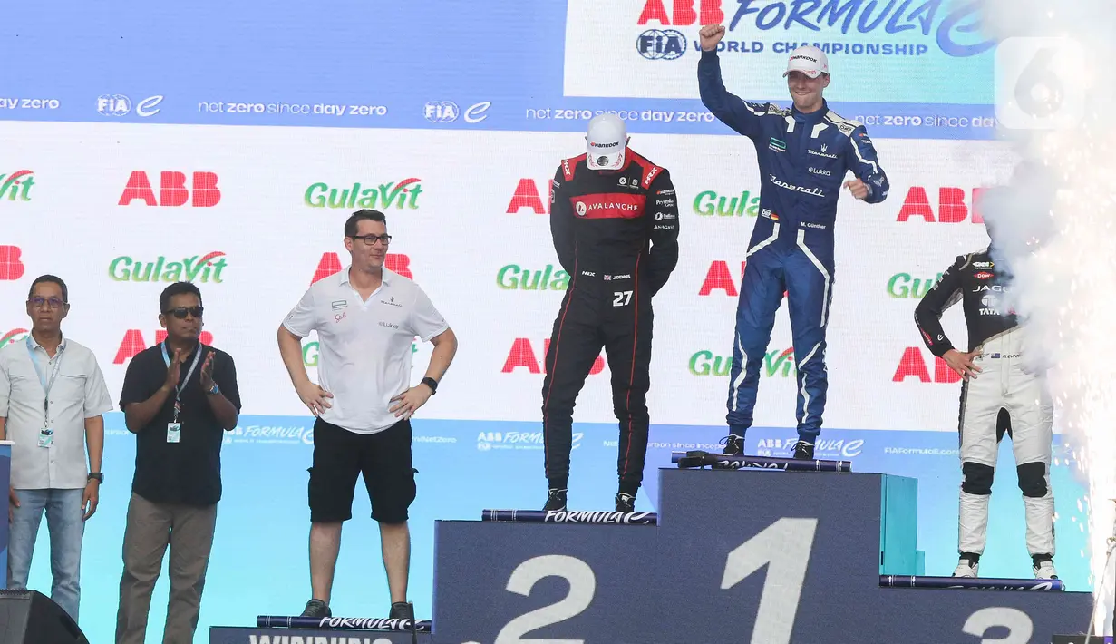 Disusul posisi kedua diikuti pembalap tim Avalanche Andretti Jake Dennis (45 menit 00,107 detik). (Liputan6.com/Herman Zakharia)