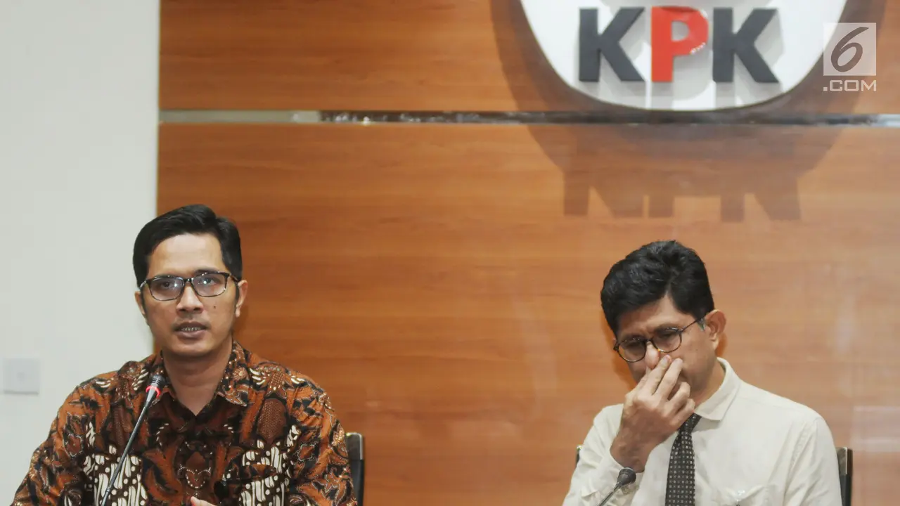 KPK Beri Keterangan Terkait Gratifikasi Proyek Tower BTS Bupati Mojokerto