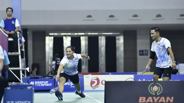 Hikmat Ramdani/Leani Ratri OktilaHikmat Ramdani/Leani Ratri Oktila beraksi di Indonesia Para Badminton Internasional 2024