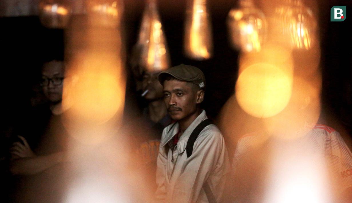 Ekspresi kecewa fans MU saat Roaring Night Liga Inggris antara Manchester City melawan Manchester United di Fomo Bar, Melawai, Jakarta, Minggu (03/03/2024) malam WIB. (Bola.com/Pradipta Rama Baskara)