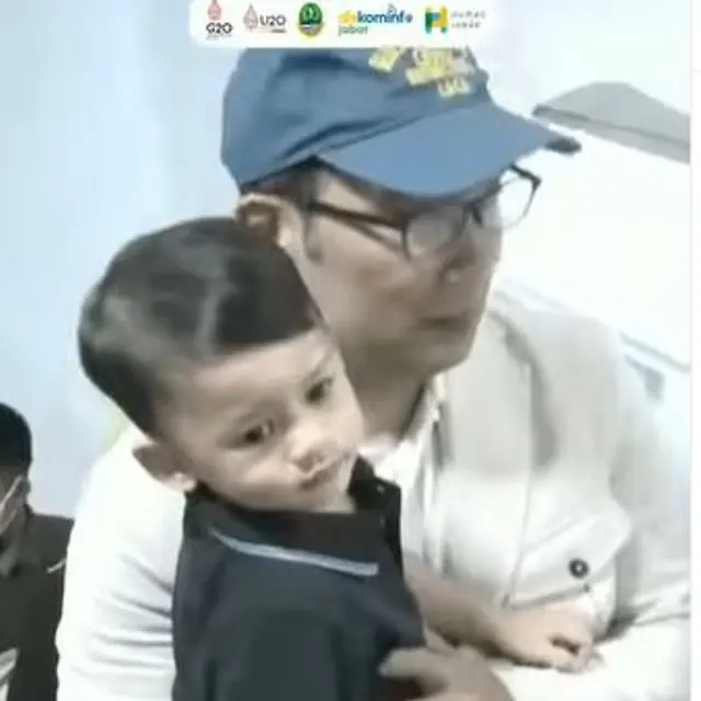 Senyum Arkana Sambut Kepulangan Atalia dan Ridwan Kamil Tanpa Eril