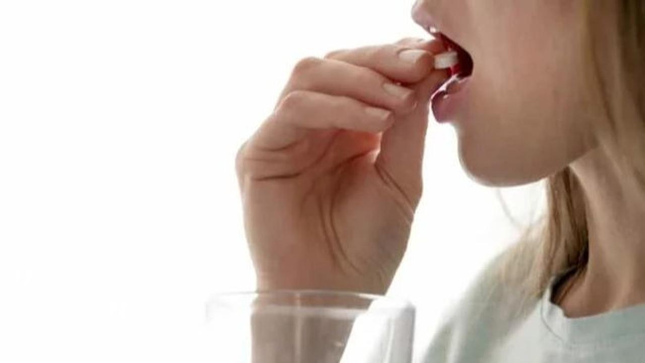 Adapun jenis obat antihistamin yang bisa digunakan, yaitu chlorpheniramine, diphenhydramine, dan promethazine. Dengan mengonsumsinya sesuai resep, efektif mengatasi gatal di kulit saat malam.