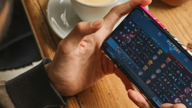 Ilustrasi bermain Mobile Legends