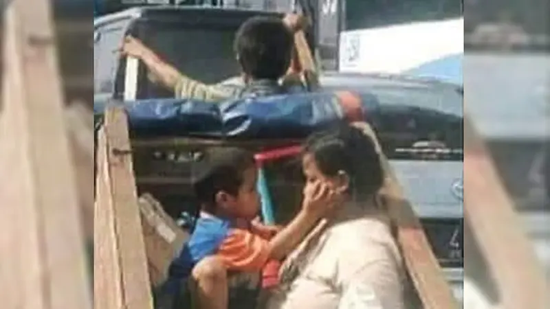 Menyentuh, Potret Bocah Tunjukkan Cinta ke Ibunya di Gerobak Bikin Nangis Bombay