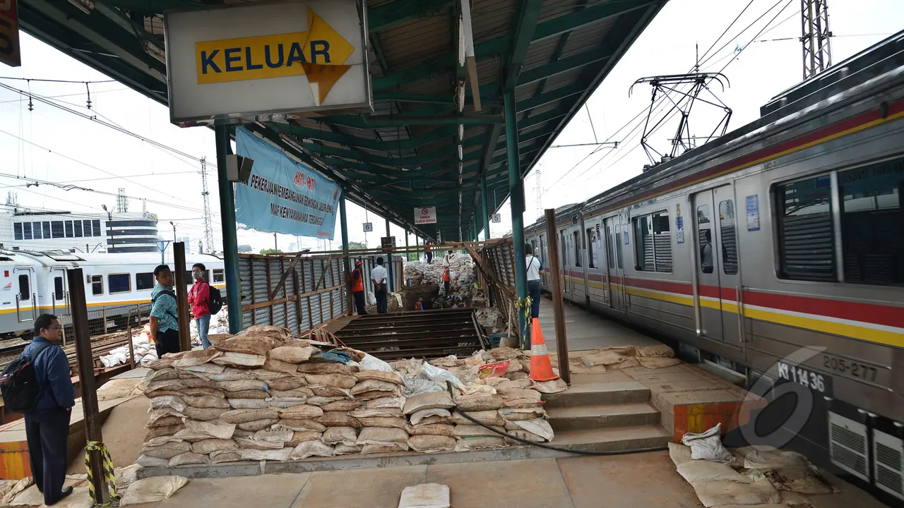 Proyek Terowongan Pejalan Kaki di Stasiun Manggarai
