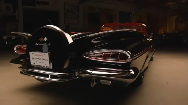 Sirip Datar Ikonik dan Kit Continental Belakang yang Mempertegas Gaya Low-Rider Sejati