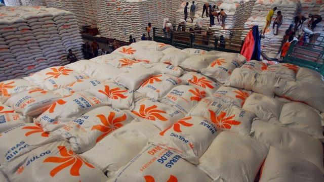 Perum Bulog menyediakan cadangan beras bagi warga. (Foto Istimewah)