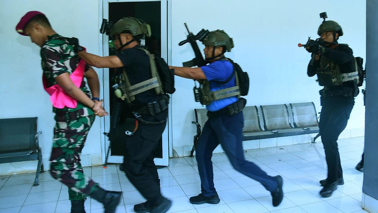 FOTO: Kasal Sidak Kesiapan Operasional Marinir di Hari Libur