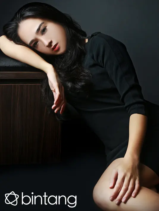 Film mengangkat kisah nyata Rudy Soejarwo itu membuat ia makin terbebani. Bimbingan dan arahan sutradara membuat ia melewatkan ketakutannya.(Fotografer: Fathan Rangkuti, Digital Imaging: Muhammad Iqbal Nurfajri/Bintang.com)