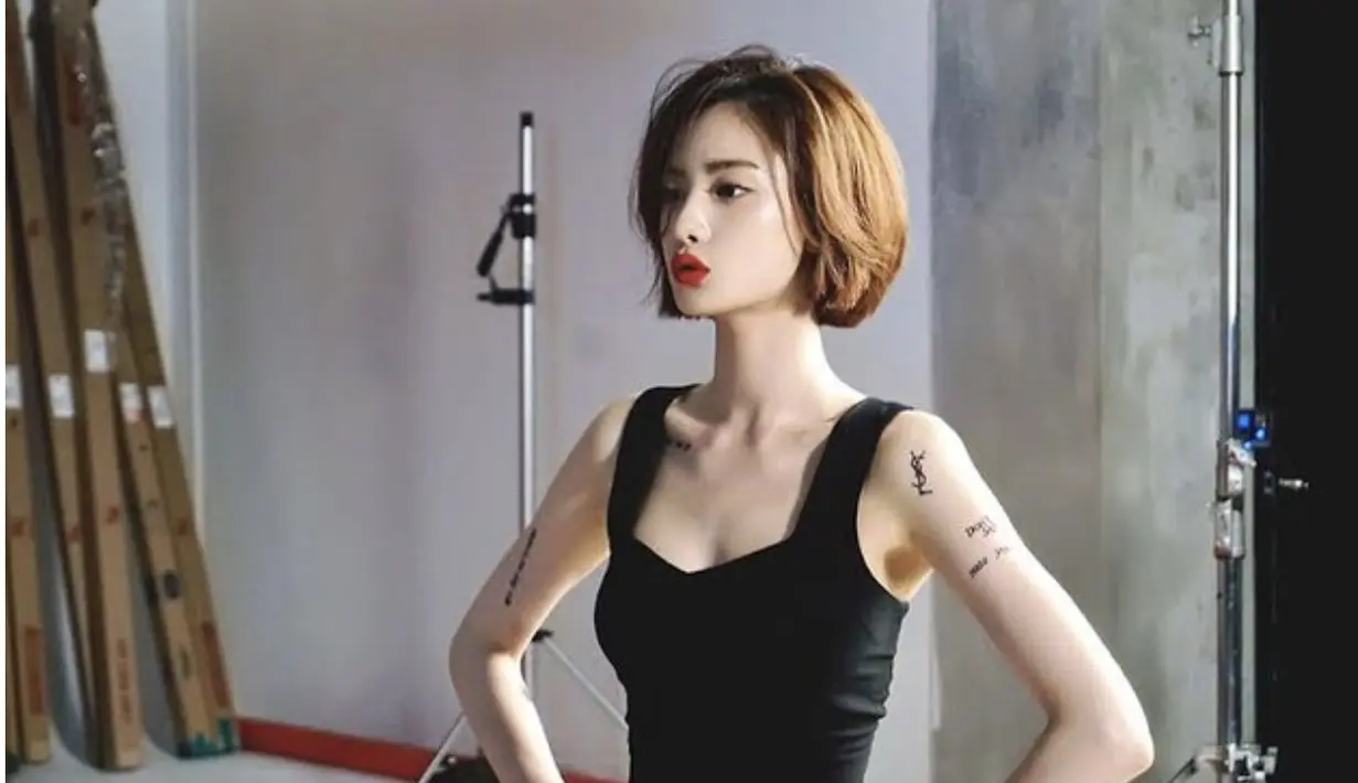 Bahkan gaya rambutnya juga menghadirkan kesan yang semakin seksi. [Foto: instagram/ High Cut]