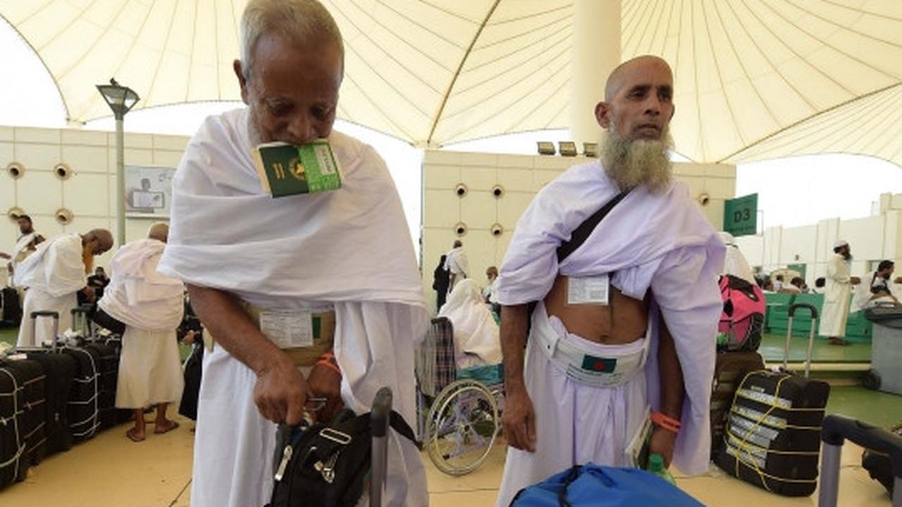 Jemaah haji mulai berdatangan di bandara Jeddah