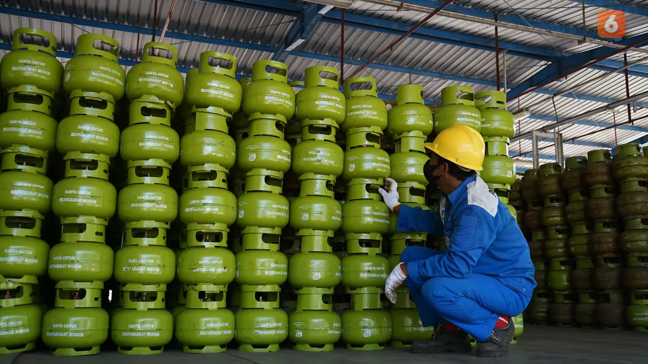 Pasokan gas LPG 3 Kilogram di SPBE Klatak Banyuwangi  Normal (Hermawan Arifianto/Liputan6.com)
