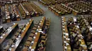 Sejumlah anggota dewan menghadiri sidang paripurna Jakarta, Kamis (28/7). Sidang Paripurna ini mengesahkan RUU Paten & Tim Pengawas Vaksin Palsu.(Liputan6.com/Johan Tallo)