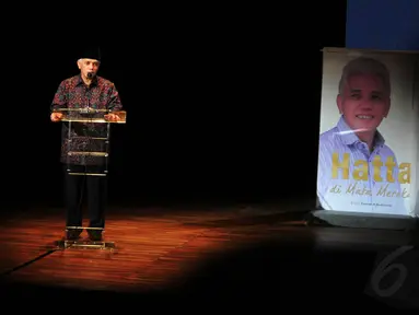 Cawapres Hatta Rajasa memberikan sambutan saat peluncuran buku di Taman Ismail Marzuki, Jakarta, Selasa (8/7/14). (Liputan6.com/Johan Tallo)