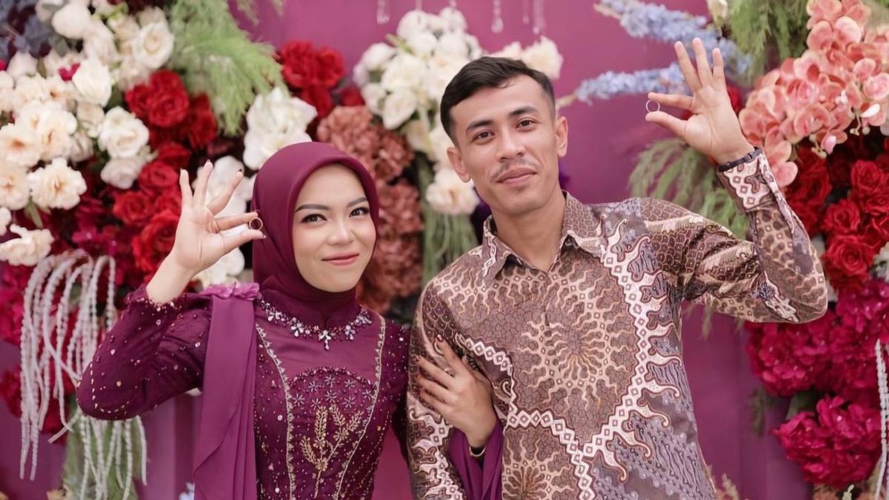 Bagikan Foto Sidang Didampingi Kekasih hingga Lamaran, Pria yang Bagikan Perjalanan Cintanya Ini Curi Perhatian