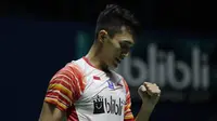 Tunggal putra Indonesia, Jonatan Christie, merayakan kemenangan atas Rasmus Gemke pada Blibli Indonesia Open 2019 di Istora Senayan, Jakarta, Selasa (16/7). Jojo menang 21-17 24-22. (Bola.com/Vitalis Yogi Trisna)