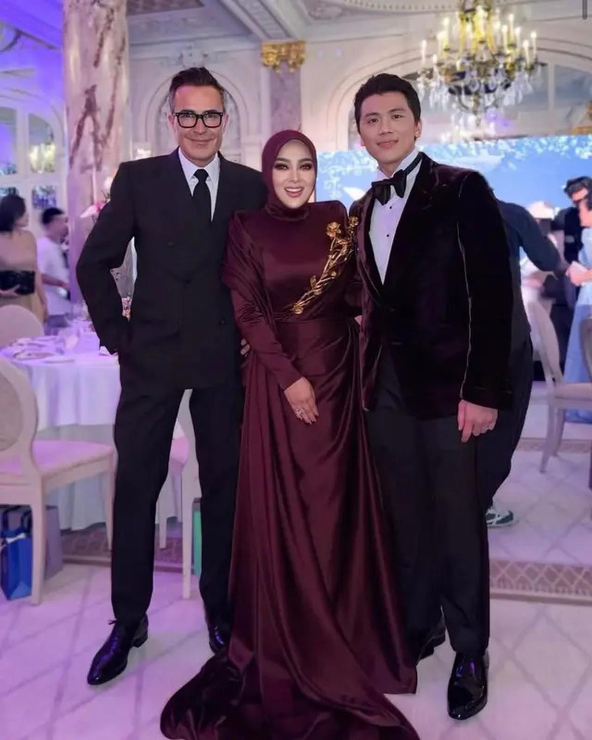 8 Potret Reino Barack Temani Syahrini di Festival Film Cannes 2025, Tampil Menawan