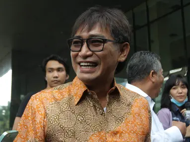 Andi Zulkarnain Mallarangeng alias Choel Mallarangeng usai menjalani pemeriksaan penyidik KPK, Jakarta, Kamis (1/12). Choel Mallarangeng diperiksa sebagai tersangka kasus dugaan korupsi proyek P2SON di Hambalang pada 2010-2012. (Liputan6.com/Helmi Afandi)
