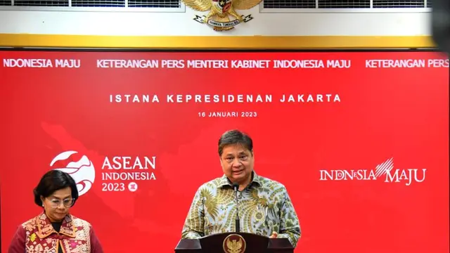 Menteri Koordinator Bidang Perekonomian Airlangga Hartarto dalam konferensi pers usai Sidang Kabinet Paripurna terkait Evaluasi APBN 2022 serta Rencana Program dan Anggaran 2023 di Istana Kepresidenan, Senin (16/1/2023). (Dok Kemenko Perekonomian)