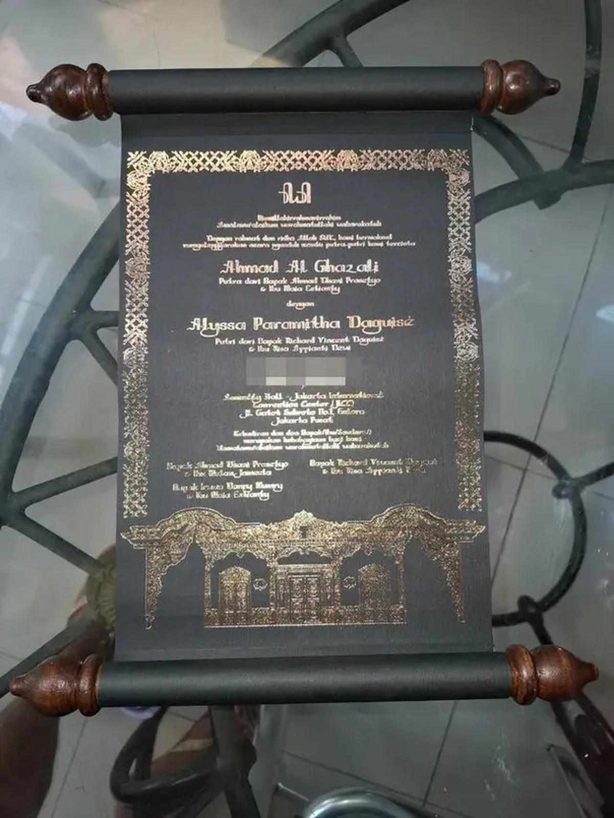 Potret Undangan Pernikahan Al Ghazali dan Alyssa Daguise, Bak Gulungan Surat Kerajaan