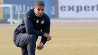 Inter Milan&#039;s Brazilian forward Adriano warms up during a training session of his team at &quot;la Pinetina&quot;, Inter Milan&#039;s training grounds on February 23, 2009 in Appiano Gentile. AFP PHOTO / GIUSEPPE CACACE