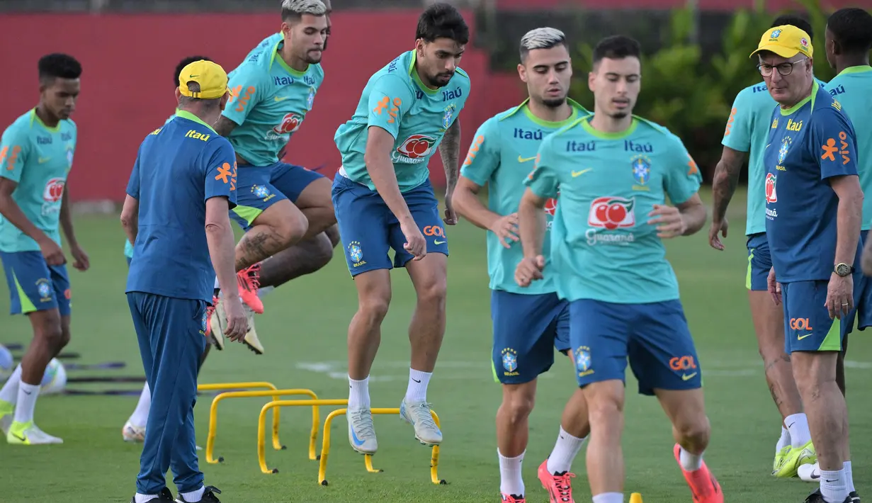 Latihan ini merupakan persiapan melawan Uruguay pada lanjutan Kualifikasi Piala Dunia 2026 zona Conmebol. (Nelson ALMEIDA/AFP)